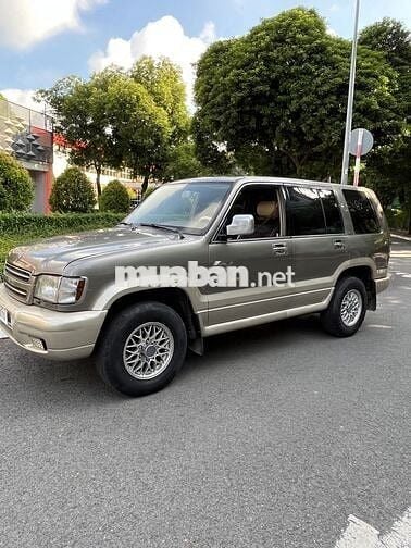 Isuzu Trooper SE Vàng cát 7 chỗ