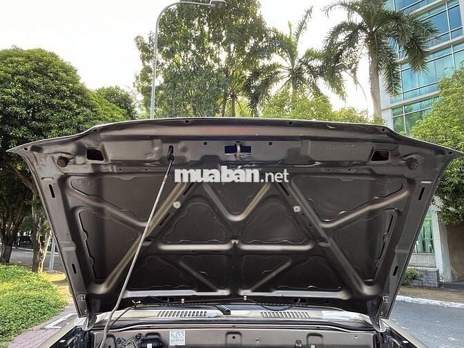 Isuzu Trooper SE Vàng cát 7 chỗ
