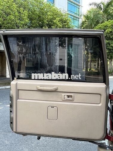 Isuzu Trooper SE Vàng cát 7 chỗ