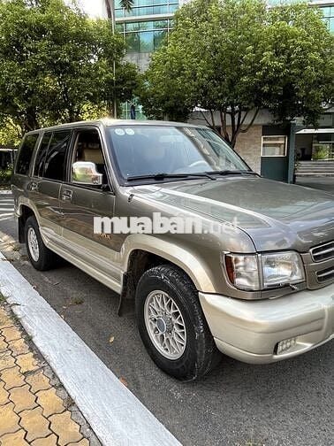Isuzu Trooper SE Vàng cát 7 chỗ