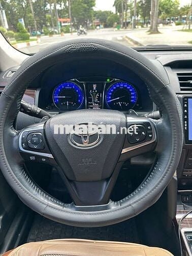 Toyota Camry 2.5Q sx 18 đi ít km