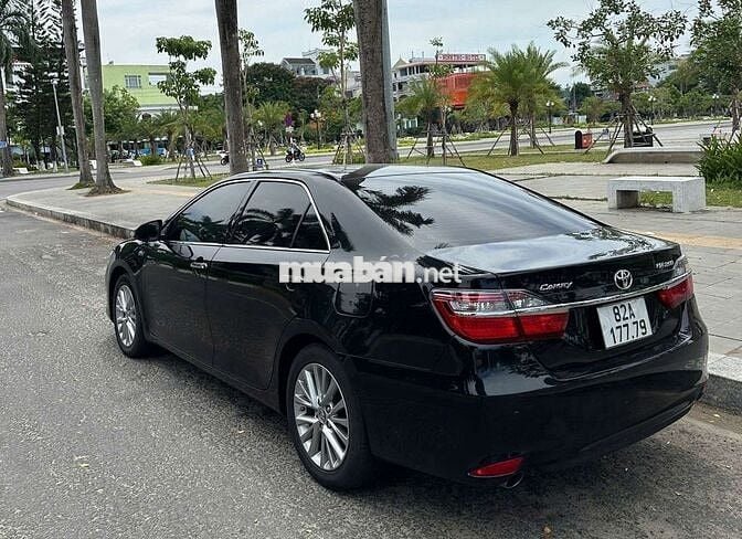 Toyota Camry 2.5Q sx 18 đi ít km