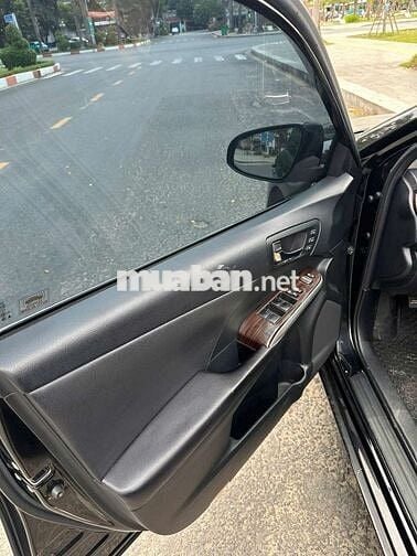Toyota Camry 2.5Q sx 18 đi ít km