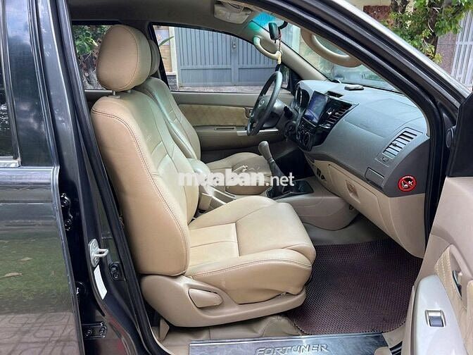 Toyota Fortuner 2010 số sàn máy dầu, màu xám