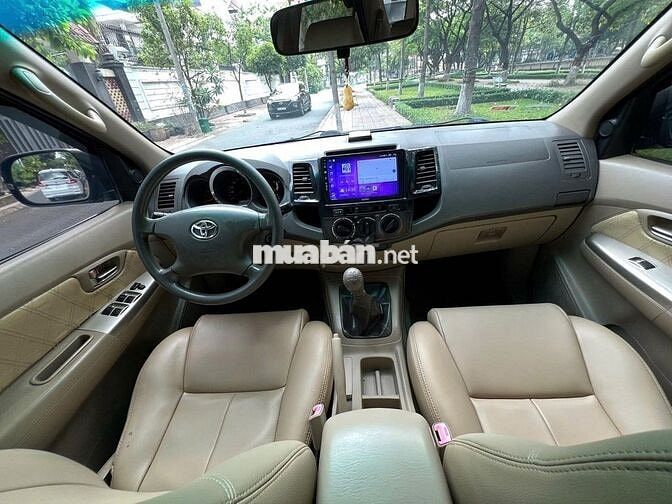 Toyota Fortuner 2010 số sàn máy dầu, màu xám