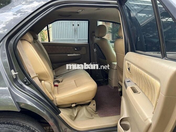 Toyota Fortuner 2010 số sàn máy dầu, màu xám