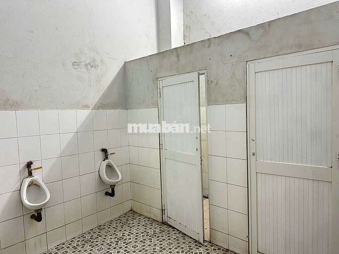 Cần Cho thuê xưởngTô ký HM.DT 15 x24 1 trệt 1Lầu. Sử dụng 660m. giá 50