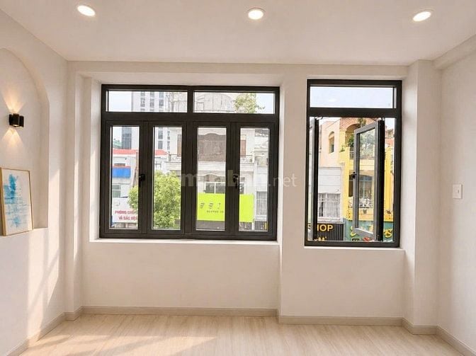 Mặt tiền Huỳnh Văn Bánh, 5 tầng, Mới, Ở liền, Nhỉnh 11 tỷ 