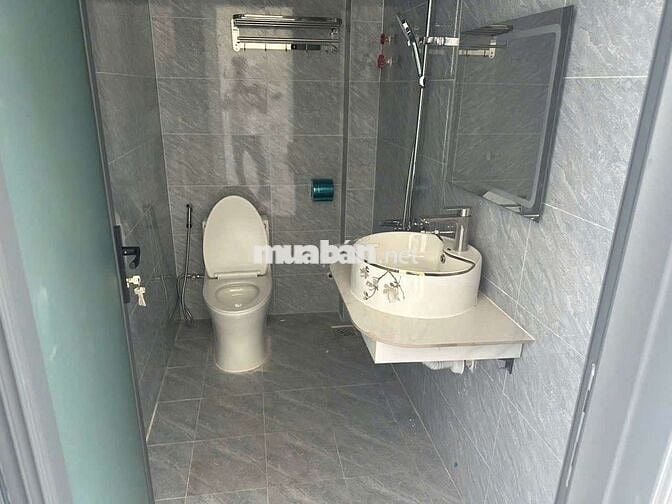 Nhà mới Phú Lợi gần bánh canh giò heo Phú Thuận, giá 8.5 triệu/tháng