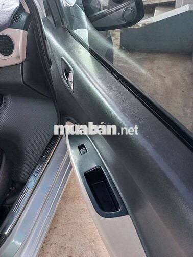 Hyundai Grand i10 Số sàn Bạc