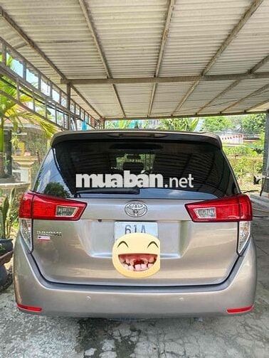 Toyota Innova 8 chỗ Số sàn Xăng Nâu vàng
