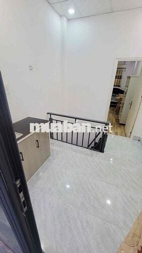 cho thuê nguyên tầng 1 có ban công như hình