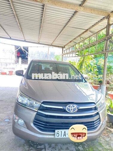 Toyota Innova 8 chỗ Số sàn Xăng Nâu vàng
