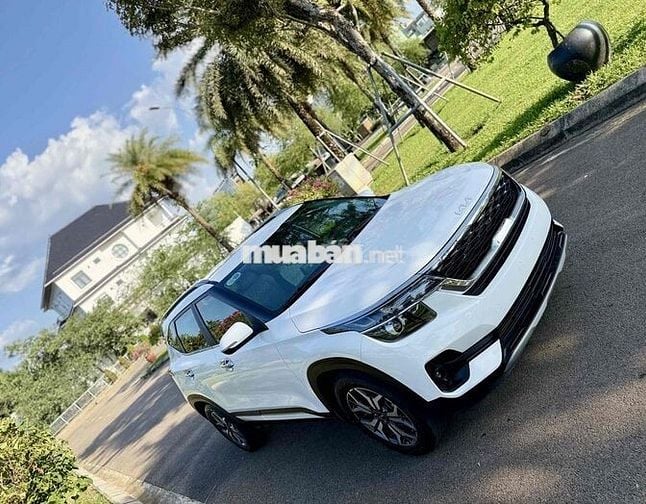 Kia Seltos Luxury 2022 28.000 km Trắng