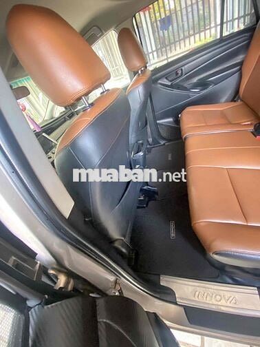 Toyota Innova 8 chỗ Số sàn Xăng Nâu vàng