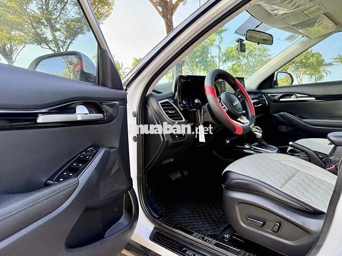 Kia Seltos Luxury 2022 28.000 km Trắng