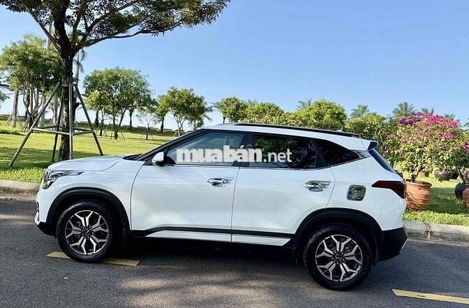 Kia Seltos Luxury 2022 28.000 km Trắng