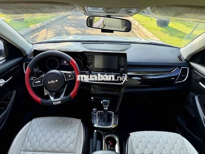 Kia Seltos Luxury 2022 28.000 km Trắng