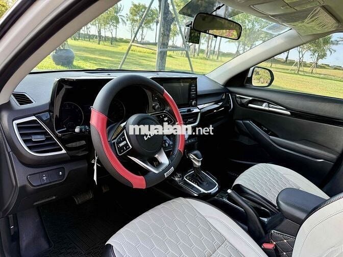 Kia Seltos Luxury 2022 28.000 km Trắng