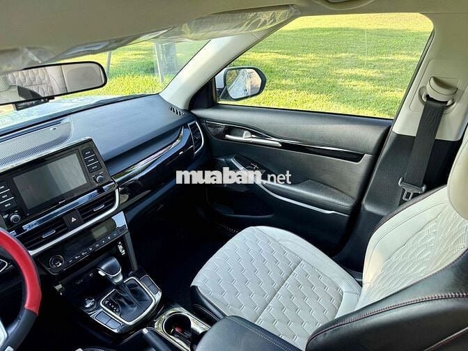 Kia Seltos Luxury 2022 28.000 km Trắng