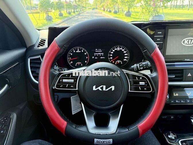 Kia Seltos Luxury 2022 28.000 km Trắng