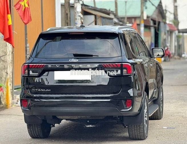 🔹 Ford Everest Titanium 2.0L 4x2 2023 Đen, 1 Chủ