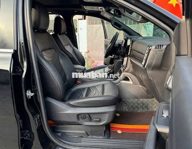 🔹 Ford Everest Titanium 2.0L 4x2 2023 Đen, 1 Chủ