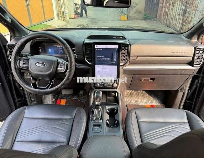 🔹 Ford Everest Titanium 2.0L 4x2 2023 Đen, 1 Chủ