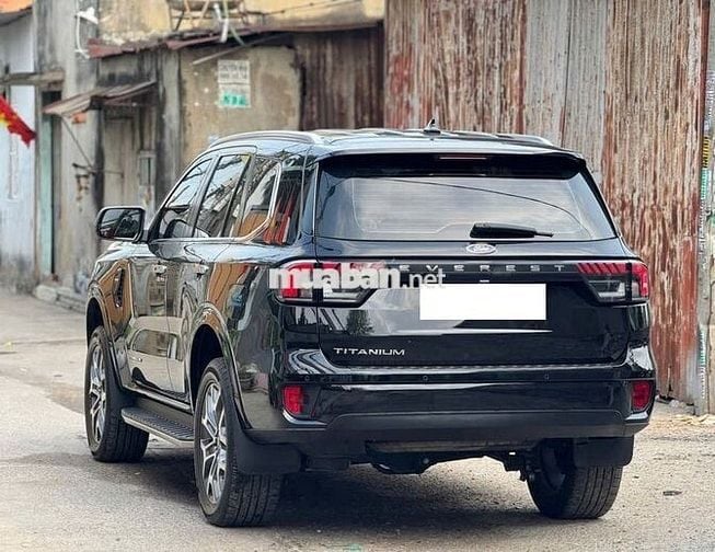 🔹 Ford Everest Titanium 2.0L 4x2 2023 Đen, 1 Chủ