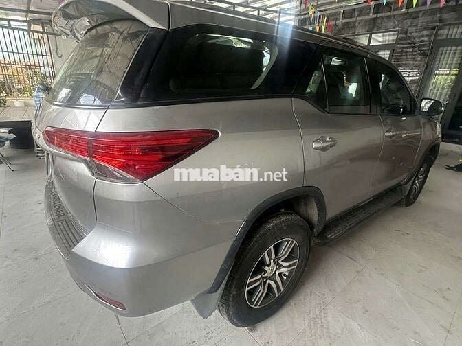 Toyota Fortuner 2017 Số sàn Bạc 130.000 km