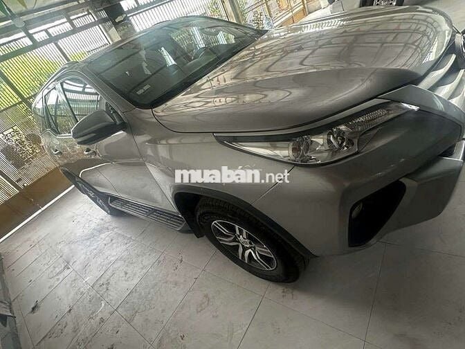 Toyota Fortuner 2017 Số sàn Bạc 130.000 km