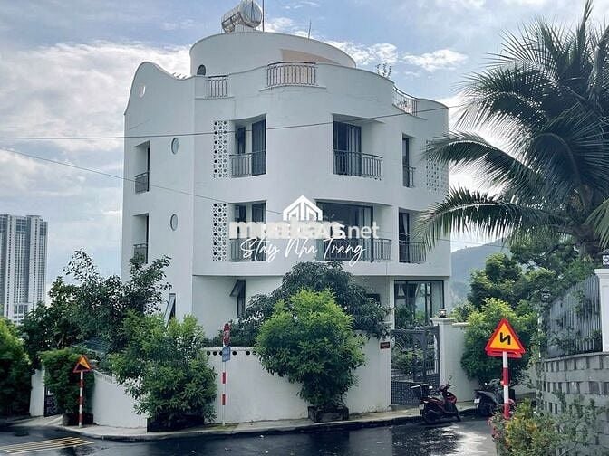 VILLA ĐỊA TRUNG HẢI PHÍA TOÀN CẢNH VỊNH NHA TRANG 5 PN CAO CẤP
