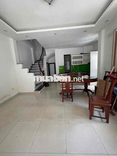 CHO THUÊ NGUYÊN CĂN NHÀ PHỐ NGỌC THUỴ  - Ô TÔ ĐỖ CỬA - LÔ GÓC - 3PN KK