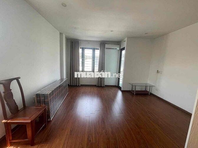 CHO THUÊ NGUYÊN CĂN NHÀ PHỐ NGỌC THUỴ  - Ô TÔ ĐỖ CỬA - LÔ GÓC - 3PN KK