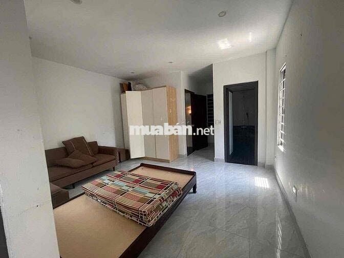 CHO THUÊ NGUYÊN CĂN NHÀ PHỐ NGỌC THUỴ  - Ô TÔ ĐỖ CỬA - LÔ GÓC - 3PN KK