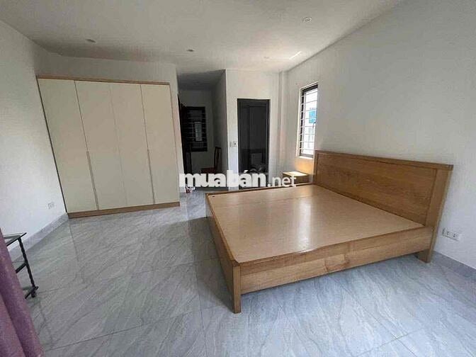 CHO THUÊ NGUYÊN CĂN NHÀ PHỐ NGỌC THUỴ  - Ô TÔ ĐỖ CỬA - LÔ GÓC - 3PN KK