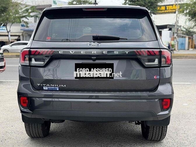 Ford Everest Titanium 4x2 2022 Ghi xám 81000 km