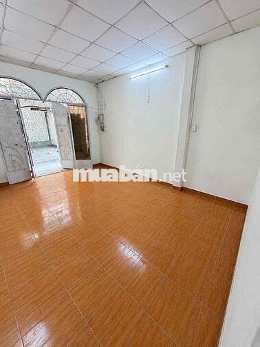 Nguyên Căn 2 pn Lạc Long Quân gần chợ  Ông Địa