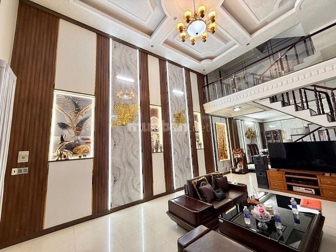 Nhà phố mơ ước rộng 102 m2 , 4PN, đường 8m tại Dĩ An giá 5.7 tỷ.