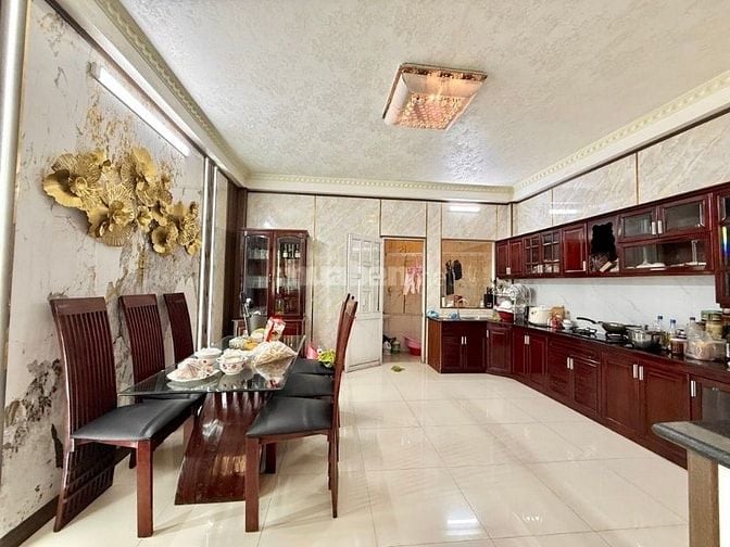 Nhà phố mơ ước rộng 102 m2 , 4PN, đường 8m tại Dĩ An giá 5.7 tỷ.