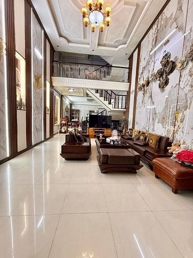 Nhà phố mơ ước rộng 102 m2 , 4PN, đường 8m tại Dĩ An giá 5.7 tỷ.