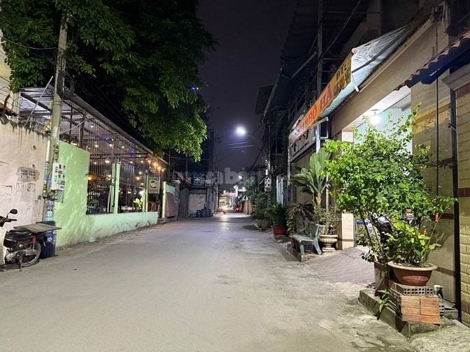 Nhà phố mơ ước rộng 102 m2 , 4PN, đường 8m tại Dĩ An giá 5.7 tỷ.