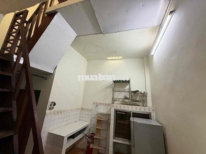 Nguyên Căn 2 pn Lạc Long Quân gần chợ  Ông Địa