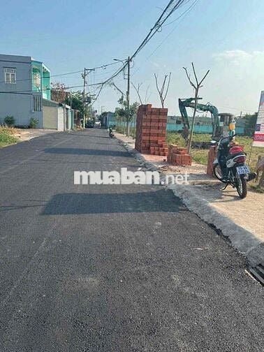 Bán Đất 400m2 Có 250 Thổ Cư, MT XTT 20m Cách Chợ XTT Chỉ 300m.