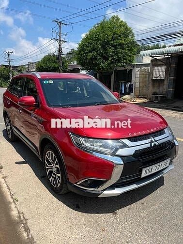 Mitsubishi Outlander 7 chỗ Tự động màu Đỏ