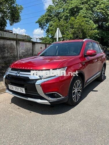 Mitsubishi Outlander 7 chỗ Tự động màu Đỏ