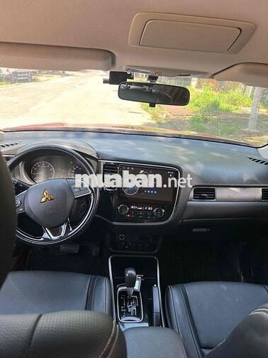 Mitsubishi Outlander 7 chỗ Tự động màu Đỏ
