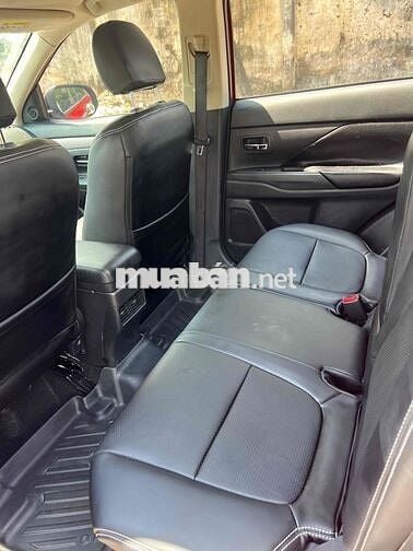 Mitsubishi Outlander 7 chỗ Tự động màu Đỏ