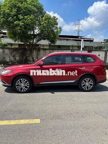Mitsubishi Outlander 7 chỗ Tự động màu Đỏ