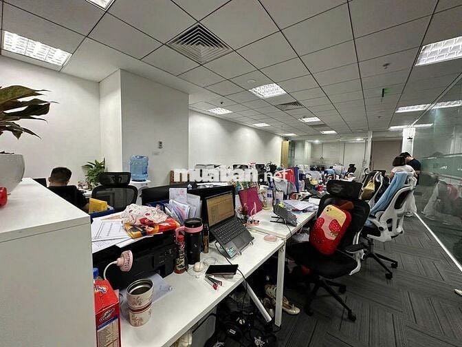 Sang nhượng toàn bộ văn phòng thuê 136m2